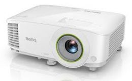 PROJECTOR WITH SCREEN AVAILABLE ON RENT